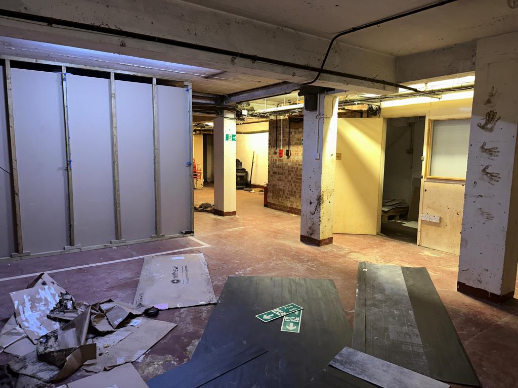 Lot: 99 - COMMERCIAL INVESTMENT - CURRENTLY OCCUPIED AS A PILATES STUDIO - Lower Ground floor Store room